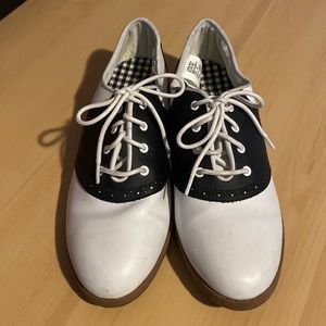 Saddle Oxford shoes